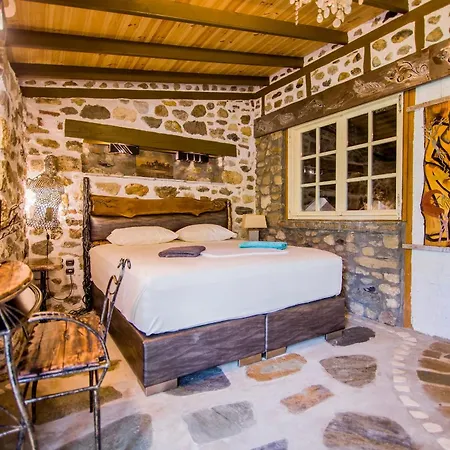 Roxani Aqua Bliss - Serene Garden Getaway *