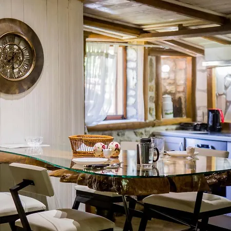 Roxani Aqua Bliss - Serene Garden Getaway Holiday home *