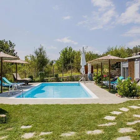 Roxani Aqua Bliss - Serene Garden Getaway *
