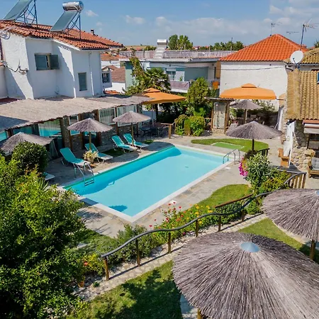 Roxani Aqua Bliss - Serene Garden Getaway Evkarpia