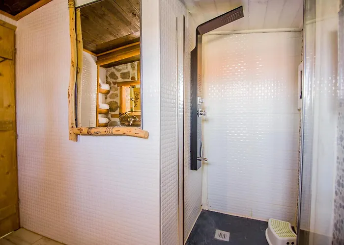 Сasa de vacaciones Roxani Aqua Bliss - Serene Garden Getaway *