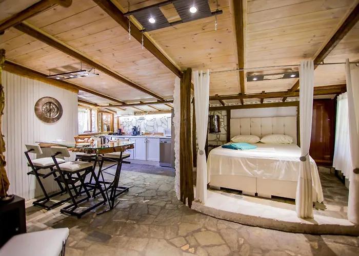 Roxani Aqua Bliss - Serene Garden Getaway * Evkarpia